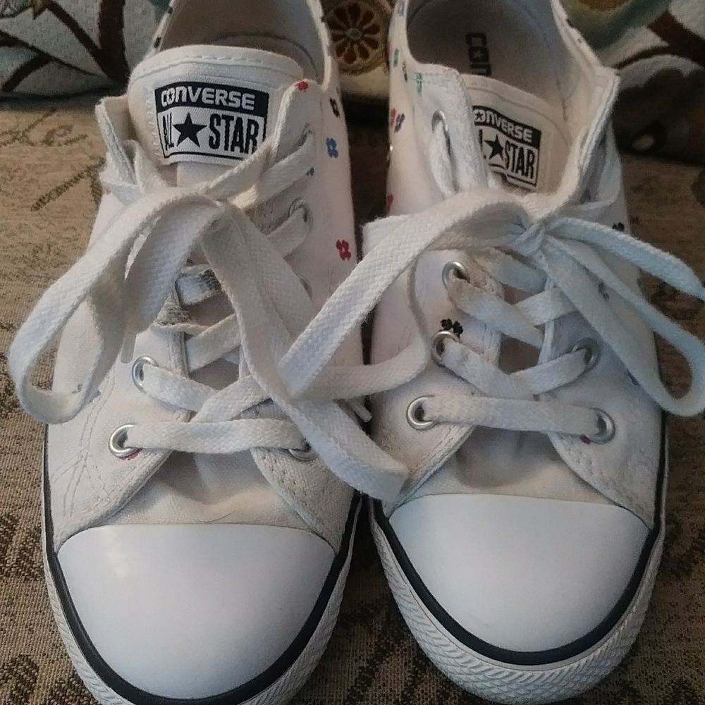 Women's Size 8. Rare Converse Low Tops